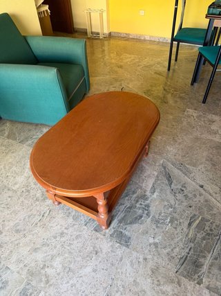 Mesa de centro ovalada de madera