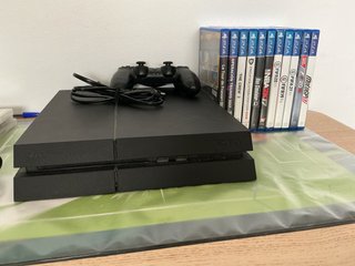 PS4 Negra con 11 Juegos