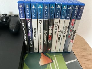 PS4 Negra con 11 Juegos