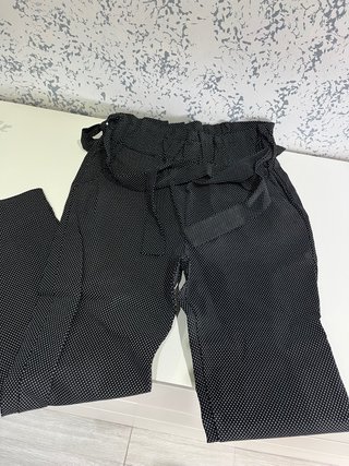 Pantalones negros lunares