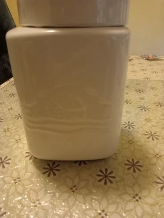Biscottiera in ceramica bianca