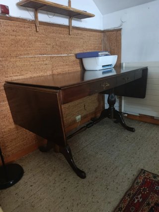 Escritorio antiguo de madera