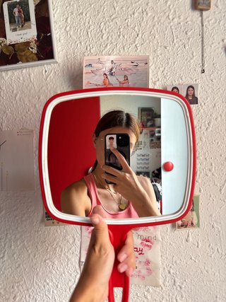 Espejo de viaje rojo y blanco