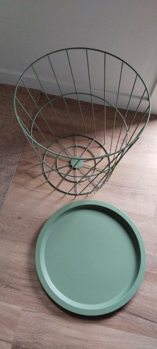 Mesa auxiliar verde de metal