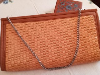 Bolso de mano o para colgar en el hombro