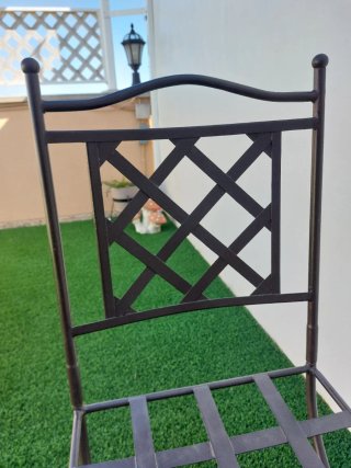 Seis sillas de hierro fundido para terraza