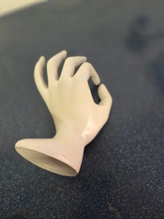 Mano decorativa antigua