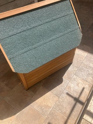 Caseta perro grande madera tejado verde