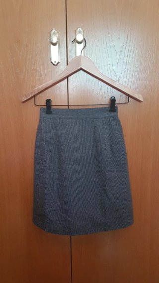 Traje chaqueta blazer corta y falda gris