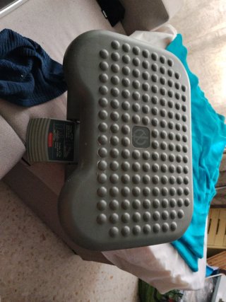 Reposapiés ergonómico gris