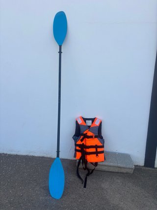 Kayak de travesía amarillo
