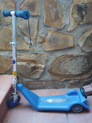 Patinete infantil azul Its magical