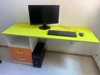 Lote estudio: mesa, pc monitor, teclado y ratón