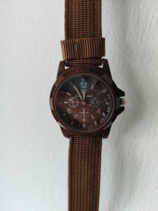 Reloj Marrón Estilo Militar