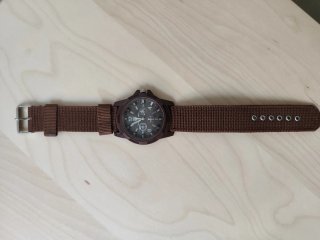 Reloj Marrón Estilo Militar