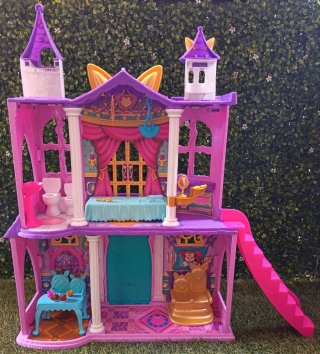 Castillo Baile Real + 5 muñecas Enchantimals