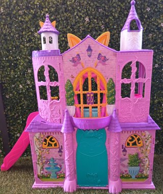 Castillo Baile Real + 5 muñecas Enchantimals