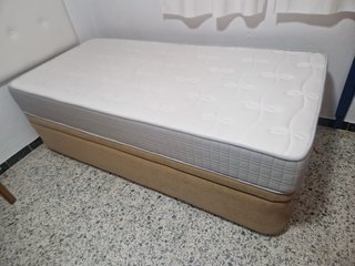 Canapé abatible madera tapizado beige
