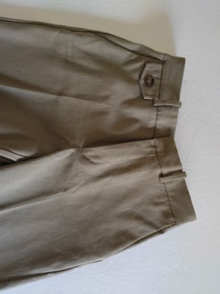 Pantalón beige oscuro