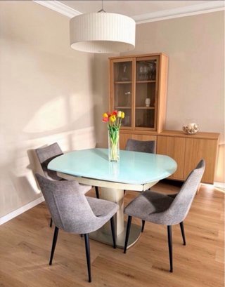 Sillas de comedor tapizadas grises
