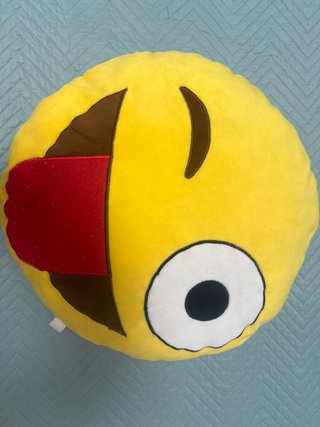 Cojín Emoji Cara Feliz con Lengua Fuera