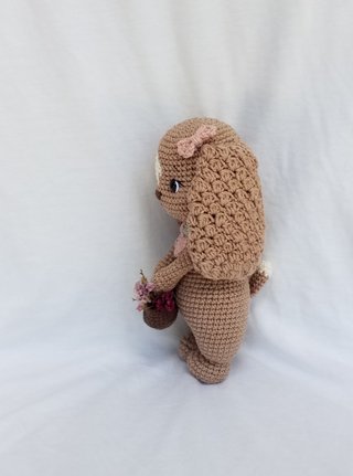 Cadelinha Amigurumi Feita à Mão