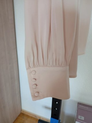 Elegante camisa beige mujer