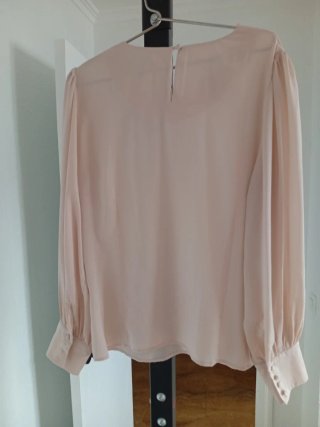 Elegante camisa beige mujer