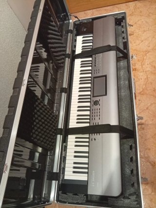 Teclado Korg M3 Krome 88 EX + Pie + Amplificador