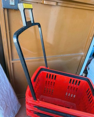 Carros de compra con ruedas y asas