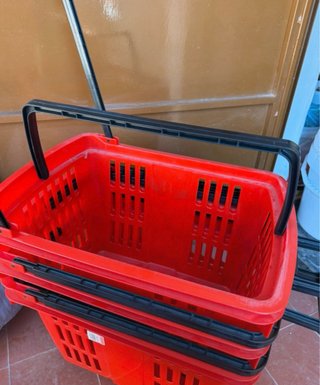 Carros de compra con ruedas y asas