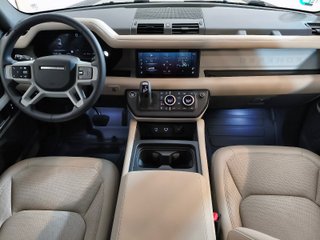 Land Rover Defender 2024
