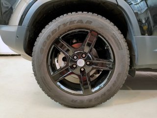Land Rover Defender 2024