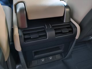 Land Rover Defender 2024
