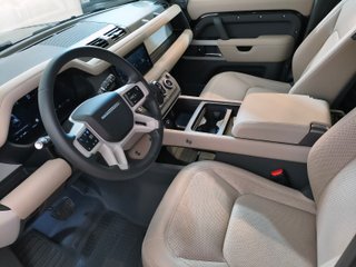 Land Rover Defender 2024