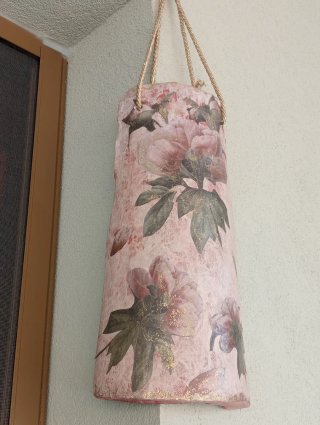 Coppo decorativo con fiori