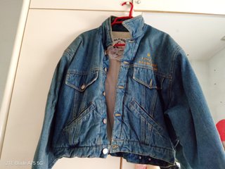 Chaqueta tejana acolchada azul
