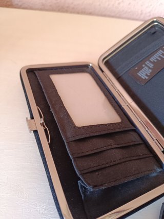 Cartera H&M Negra Rígida