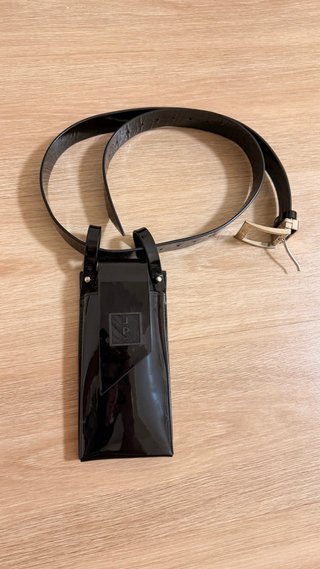Bolso cinturón charol negro LP