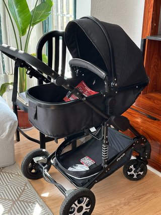 Carrito de bebé negro