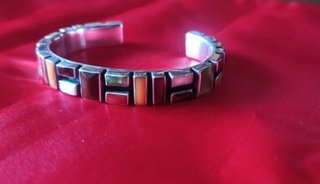 Pulsera de plata vintage con pedrería.