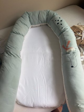 Nido para bebé con puntos