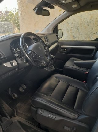 Peugeot Traveller 2018  8 plazas asientos de cuero