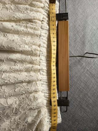 Falda larga de encaje beige