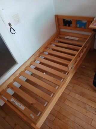 Cama infantil de madera