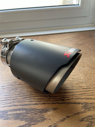 Cola de escape Akrapovic carbono