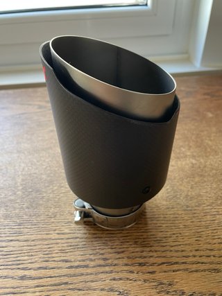 Cola de escape Akrapovic carbono