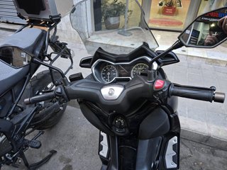 Maxi Scooter Negra y Gris