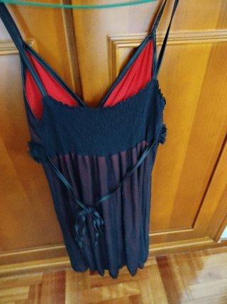 Vestido elegante negro y rojo