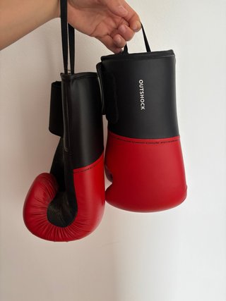 Guantes de boxeo Outshock rojos y negros